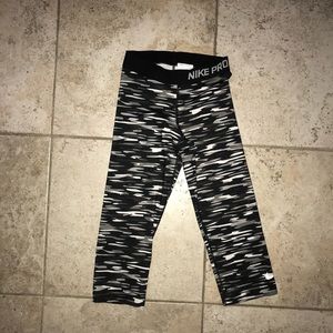 Nike pro cropped leggings
